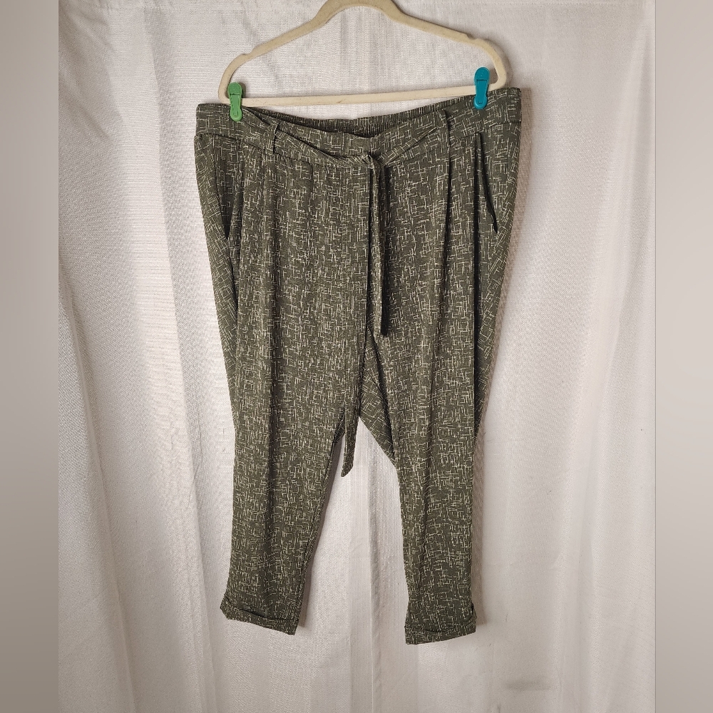 Torrid Capri Pants